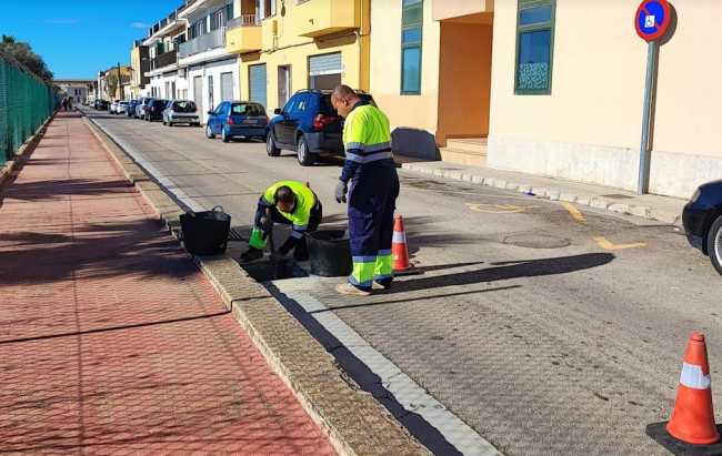 Marratxí hace frente a las posibles inundaciones con la limpieza de sumideros de 10 núcleos del municipio