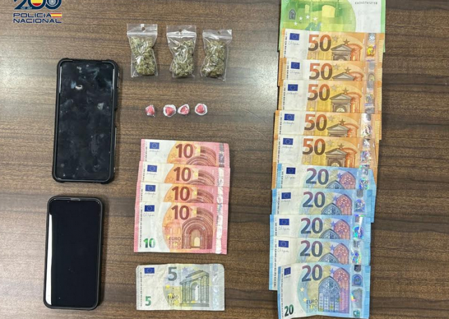 La Policía Nacional de Palma detiene a dos personas por vender droga en vía pública en patinete eléctrico