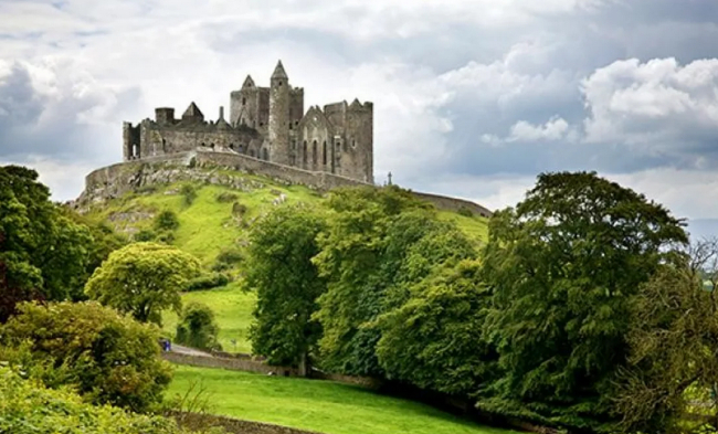 Un mínimo de 80 alumnos y 24 profesores de FP de las Illes Balears podrán participar gratuitamente este verano en dos cursos intensivos de inmersión lingüística en lengua inglesa en Irlanda