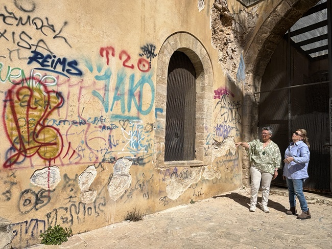 El Pi Palma denuncia la dejadez de Cort en la conservación de la muralla medieval