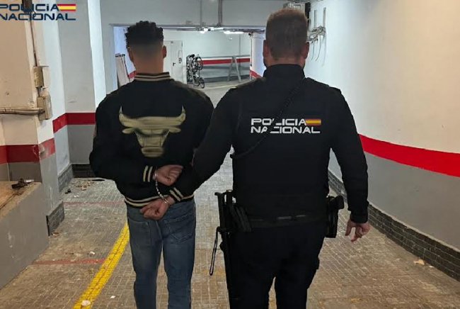 La Policía Nacional detiene a 4 hombres por diversos delitos de hurto en Playa de Palma, en dos intervenciones diferentes