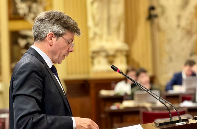 El Parlament rechaza, a propuesta del PP, la modificación de Sánchez del Reglamento de Costas