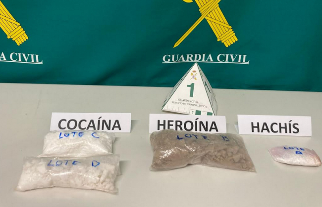 La Guardia Civil ha detenido a dos personas en el Puerto de Ciudadela por tráfico de drogas