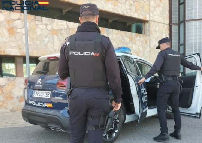 La Policía Nacional detiene a un hombre por robar con fuerza en un hostal en Ibiza