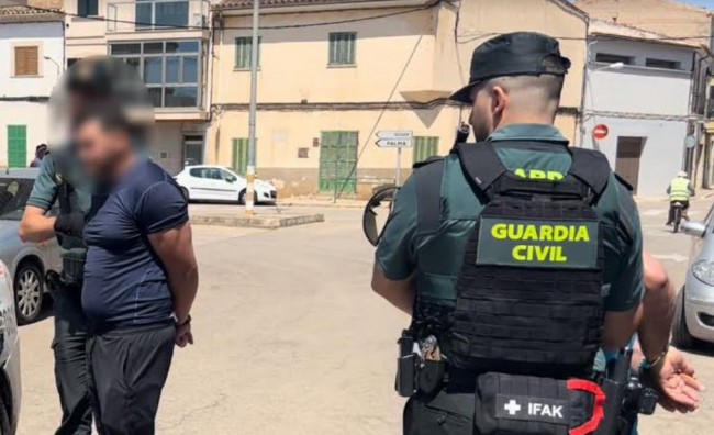 La Guardia Civil ha detenido a dos varones por tráfico de drogas en Sa Pobla