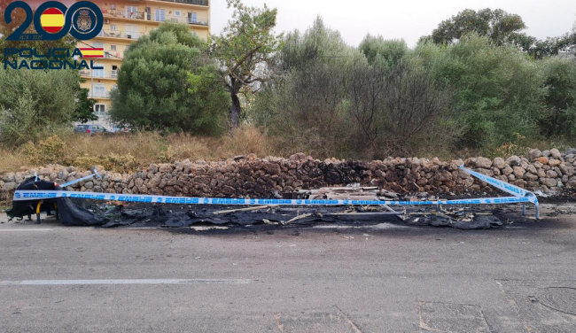 La Policía Nacional detiene a tres menores por un incendio en una batería de contenedores