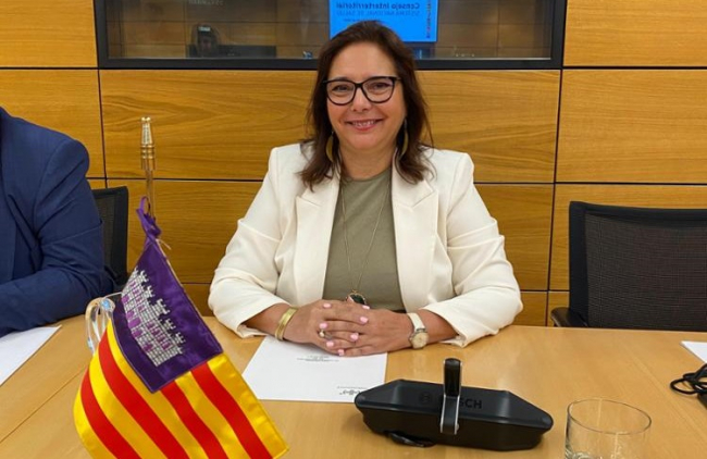 La consellera de Salud denuncia la inacción del Ministerio ante la falta de profesionales sanitarios de cara al verano