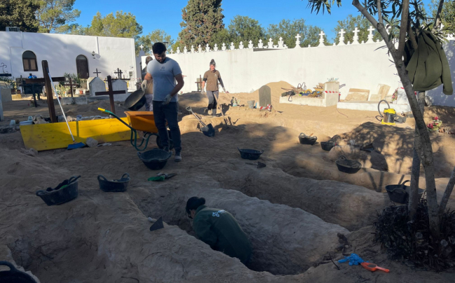 El Govern ha localizado veinticuatro cuerpos en las fosas de las Illes Balears desde julio de 2023