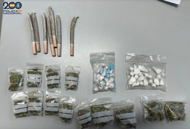 La Policía Nacional detiene a un joven que portaba sustancia estupefaciente en la vía pública 