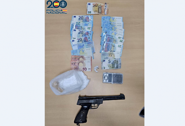 La Policía Nacional detiene al dueño de un local por esconder sustancia estupefaciente dentro del establecimiento