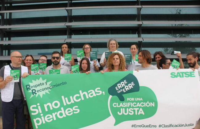 Enfermeras y fisioterapeutas se concentran para exigir una clasificación profesional justa