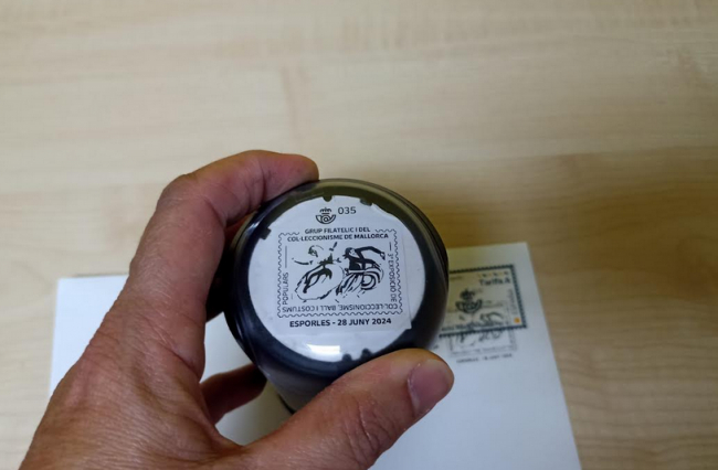 Correos pone hoy en circulación en Esporles un matasellos dedicado al “Ball i costums populars”