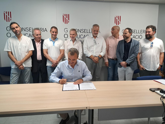 Firman el Acuerdo para el desarrollo de la carrera profesional docente del cuerpo de inspectores educativos