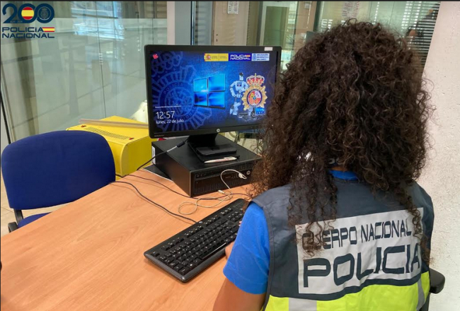 Detenida una mujer por hurto y estafa, tras varias denuncias de turistas en Ibiza