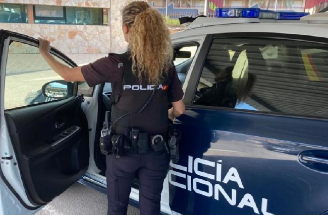La Policía Nacional de Palma detiene a una mujer que entra en un inmueble y cambia la cerradura
