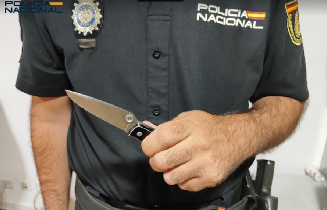 La Policía Nacional detiene a dos varones por un delito de robo con violencia e intimidación