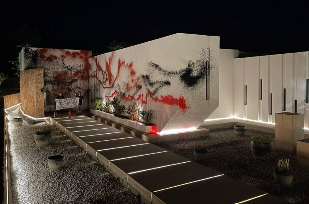Actos vandalicos en  la casa de Messi en Ibiza