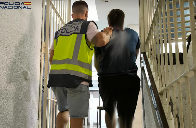 La Policía Nacional detiene a cuatro personas en las inmediaciones de un concierto por delito contra la salud pública 