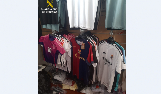 La Guardia Civil interviene miles de artículos falsificados en un almacén que distribuía a varias tiendas del Llevant de Mallorca
