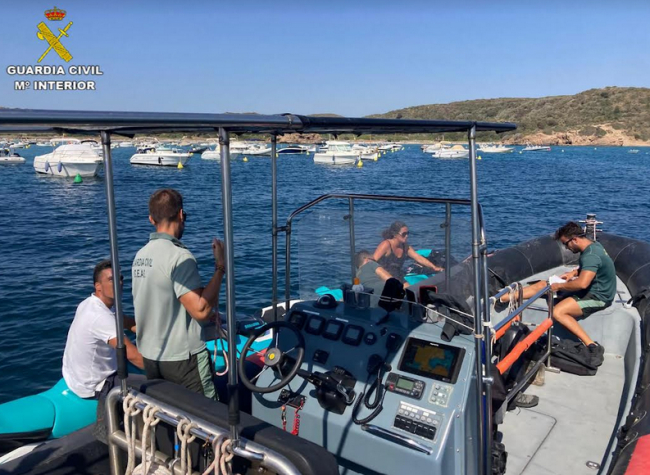 La Guardia Civil realiza diferentes
inspecciones relacionadas con la náutica y actividades en el mar en Menorca