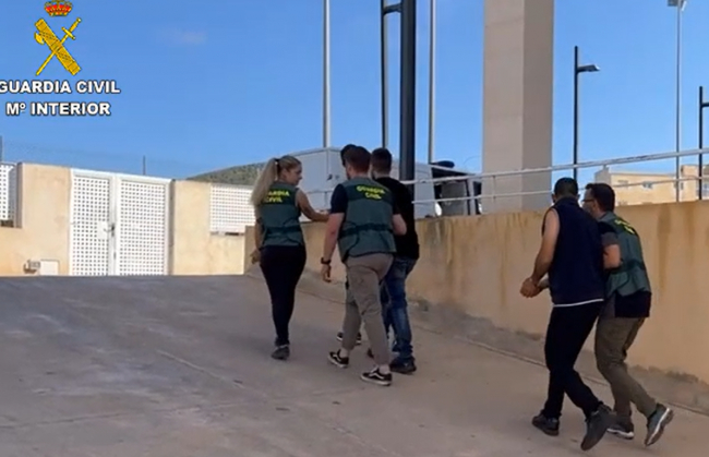 La Guardia Civil recupera uno de los relojes de lujo robados en el marco de la Operación “Clocks” en Ibiza