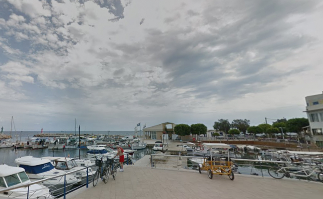 El ayuntamiento de Son Servera convoca un minuto de silencio en el Muelle de Cala Bona por la muerte del joven arrollado por una lancha