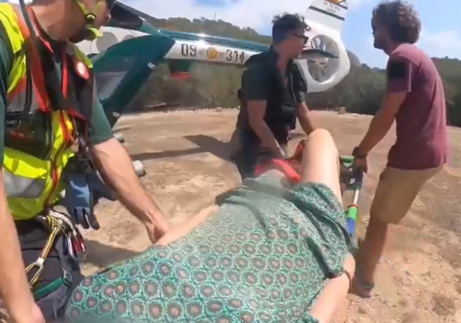 La Guardia Civil evacúa en helicóptero a una mujer accidentada en la isla de
Cabrera