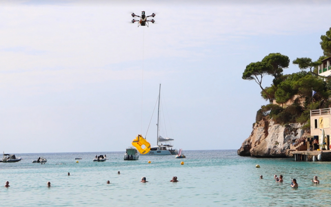 El Ayuntamiento pone en marcha un programa piloto de vigilancia y rescate con dron en la playa de Cala Santanyí