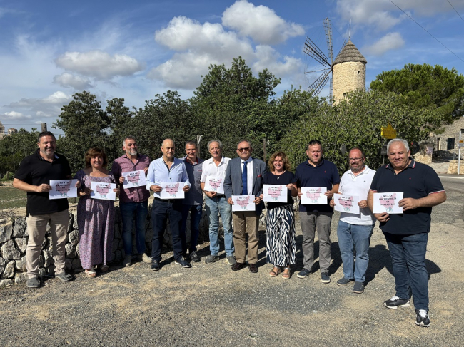 El Pi en contra de la macrogranja de pollos de SineuEl Pi en contra de la macrogranja de pollos de Sineu