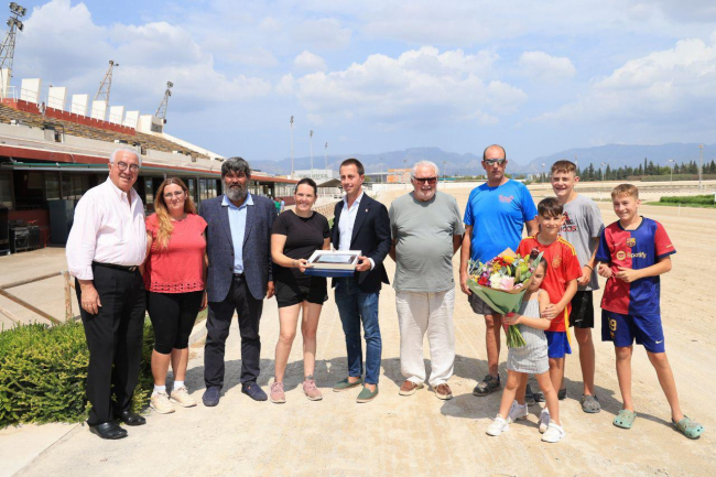 El Consell de Mallorca rinde homenaje a Antònia Vaquer, subcampeona del mundo de trote amateur