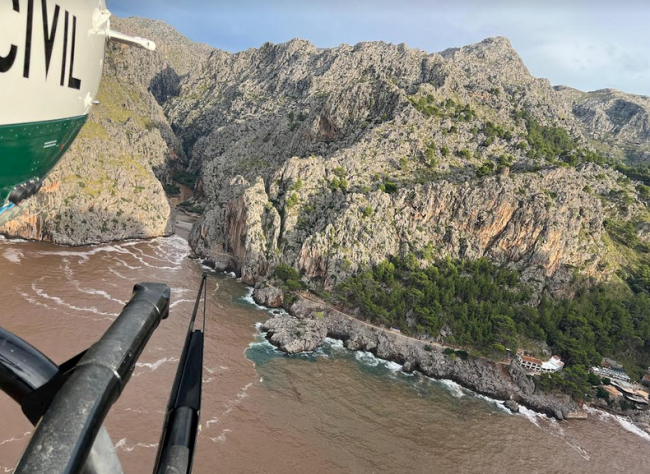 La Guardia Civil rescata a 10 personas en el Torrent de Pareis y busca a una desaparecida