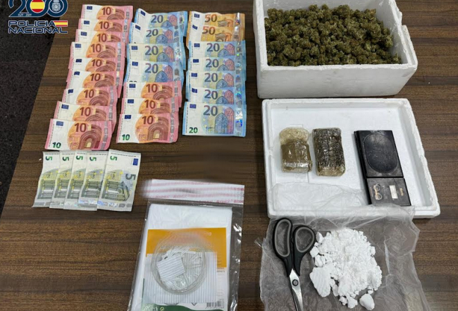 La Policía Nacional detiene a dos personas por portar consigo droga preparada para su venta