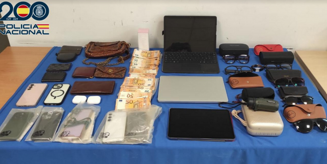 La Policía Nacional detiene a dos hombres integrantes de un grupo criminal por hurtar a sus víctimas al descuido en Ibiza