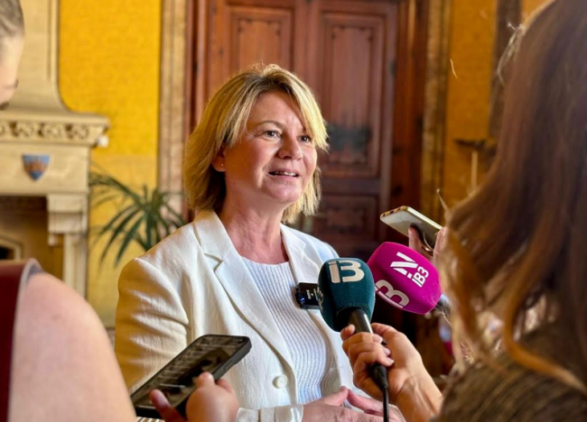 PSIB: 'Estarellas sigue ocultando el horario de Nuria Riera como funcionaria, a pesar de realizar labores de portavoz del PP durante la jornada laboral'