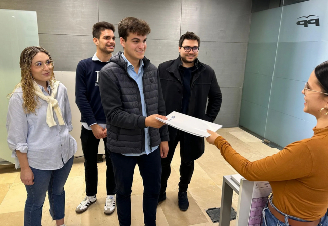 Vicenç Isern presenta 205 avales a su candidatura para presidir NNGG Balears