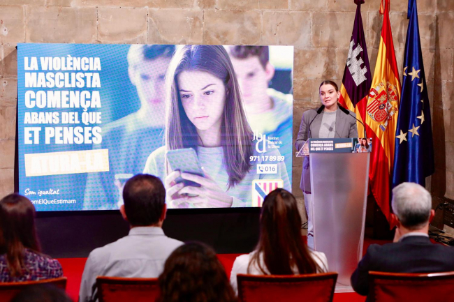 Prohens presenta la campaña para sensibilizar a los más jóvenes contra la violencia hacia las mujeres, con motivo del 25N