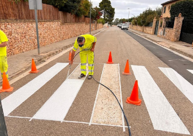 El Ajuntament de Marratxí mejora la seguridad vial de más un centenar de calles con la renovación de la señalización horizontal 
