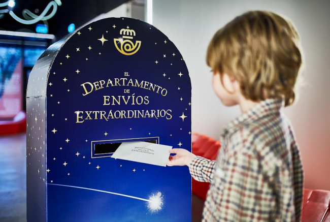 Correos instala nueve buzones mágicos en sus oficinas de Baleares para enviar las cartas a Papá Noel y los Reyes Magos