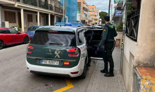 La Guardia Civil ha detenido en Capdepera a un varón por amenazas y robo con violencia en un supermercado