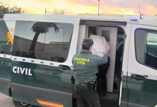 La Guardia Civil ha detenido a tres personas por el robo de varios vehículos Santa Eulalia