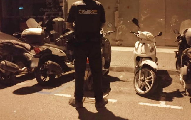 La Policía Nacional de Palma detiene a tres jóvenes que acababan de robar en el interior de vehículos 