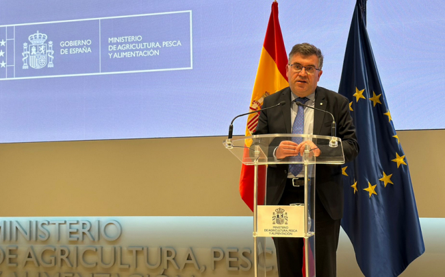 El conseller Simonet traslada al Ministerio la necesidad de modificar el reglamento que regula la pesca de las barcas de arrastre en el Mediterráneo