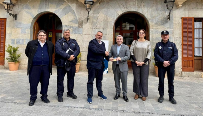 SFM continúa reforzando la seguridad en el transporte con la firma de un convenio de colaboración con la Policía Local de Inca