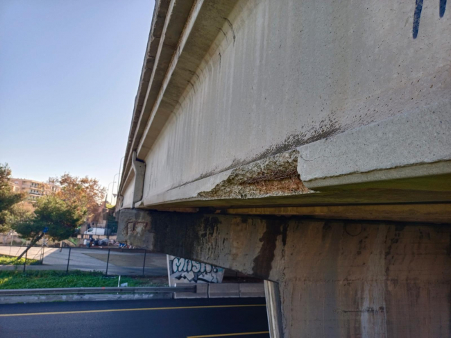 Se inicia la reparación urgente del puente de Jacint Verdaguer, por donde pasa la vía de Cintura, después de 50 años sin hacer ninguna actuación