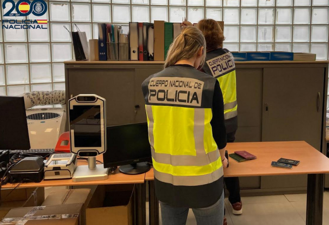 La Policía Nacional detiene a tres patrones de dos pateras de ida y vuelta