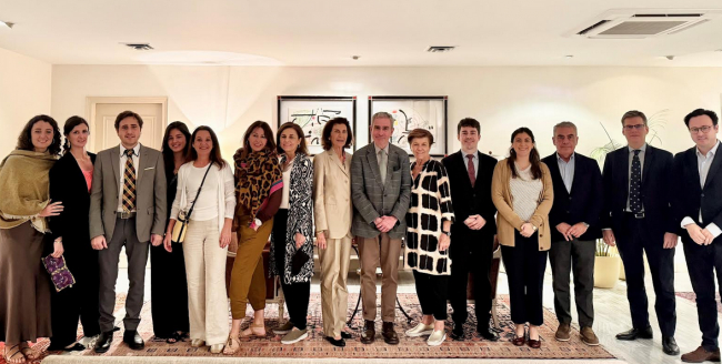 Empresarios de CAEB mantienen un encuentro en la Embajada española en la India para explorar proyectos en turismo, inteligencia artificial e infraestructuras