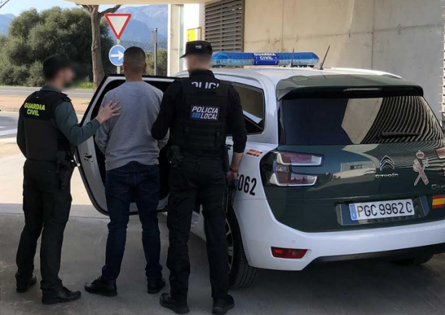 La Guardia Civil y la Policía Local de Sa Pobla han detenido a un varón por un delito de tráfico de drogas