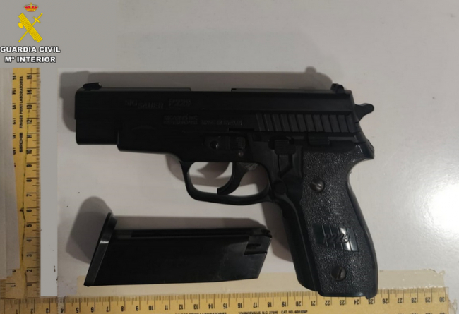 La Guardia Civil ha detenido a una persona por coacciones y amenazas graves con arma de fuego simulada
