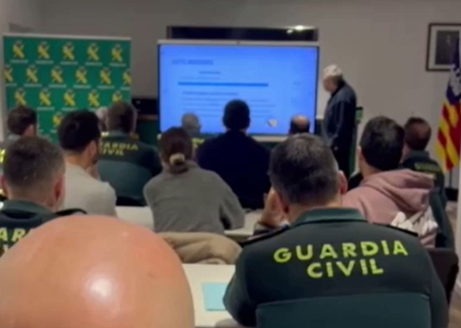 La Guardia Civil de Baleares ha participado en una jornada formativa en normativa de
pesca