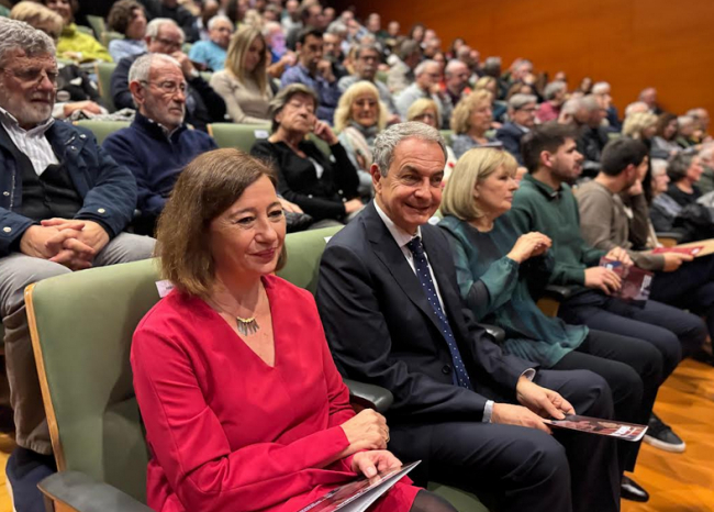 Más de mil personas de diferentes ámbitos, sensibilidades e ideologías llenan el Conservatorio para rendir homenaje a Xisco Antich y Oliver